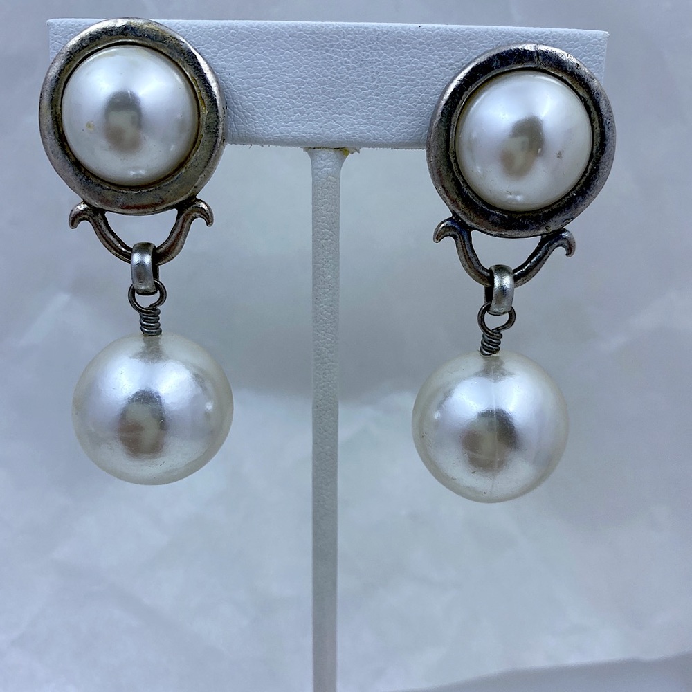 Vintage LINDA LEVINSON Large Pearl Drop Clip Earrings